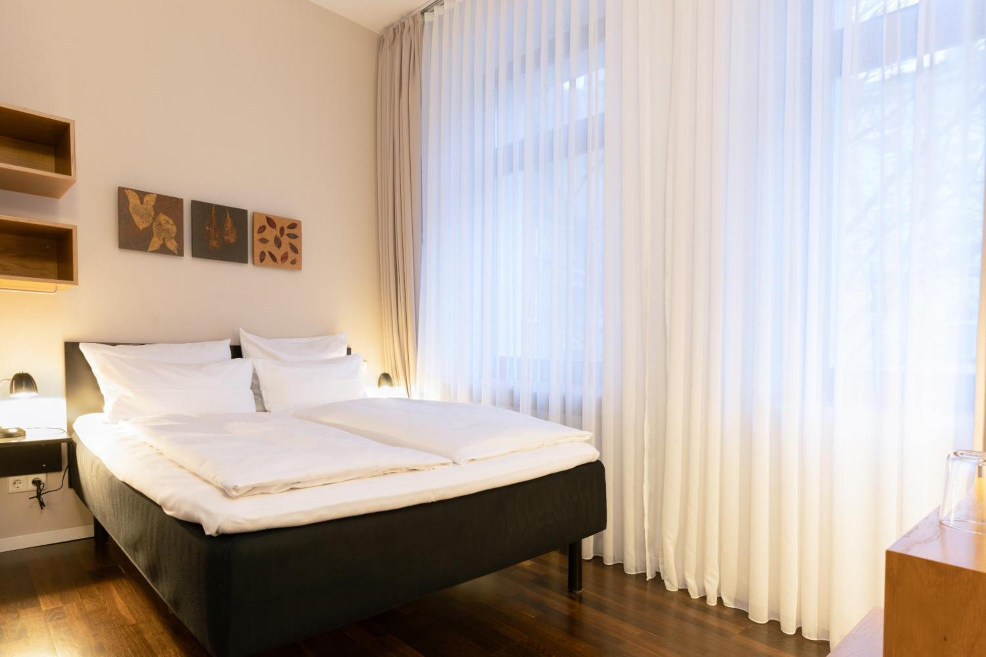 Small Double Room,1644413976:JPEG